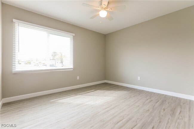 Building Photo - 5292 Trekell St