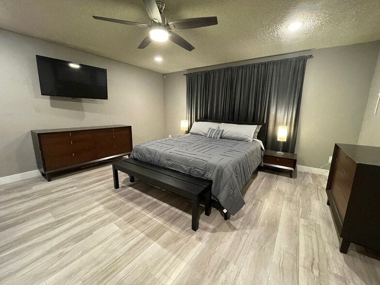 Building Photo - 620 Lacy Ln