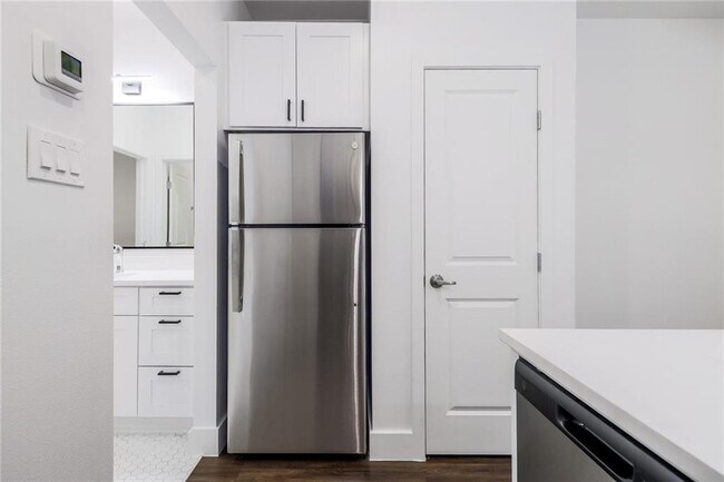 Building Photo - 908 Poplar St