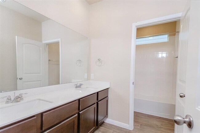 Building Photo - 1309 Anhalt Dr