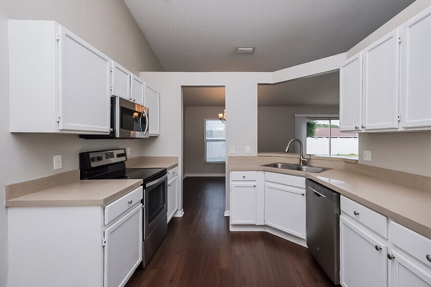 Building Photo - 11351 Calgary Cir