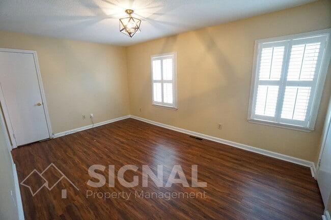 Building Photo - 352 Jamestown Manor Dr