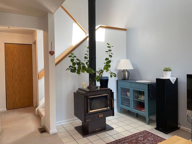 Primary Photo - Charming 3b/2.5b Townhome In Louisville