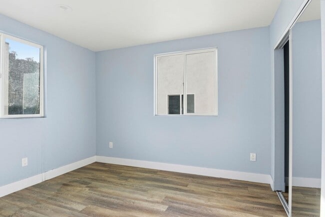 Building Photo - 608 E 29th St