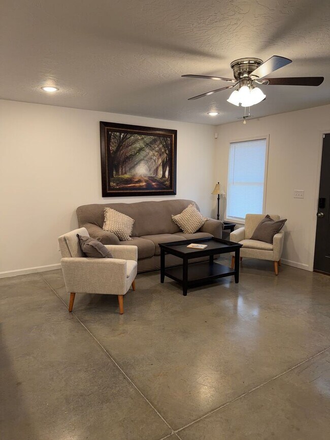 Building Photo - 526 Gadsden Rd NW