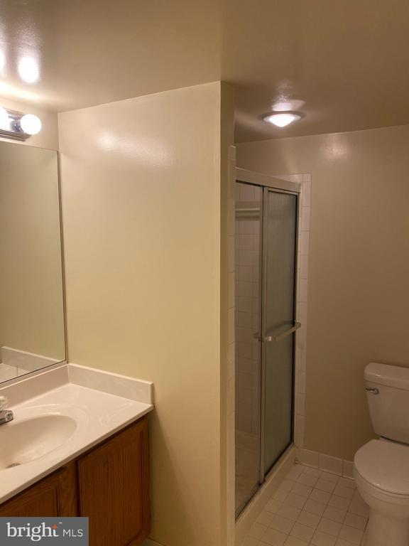 Building Photo - 5623 Gresham Ln