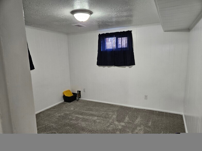 Building Photo - 327 N 300 W