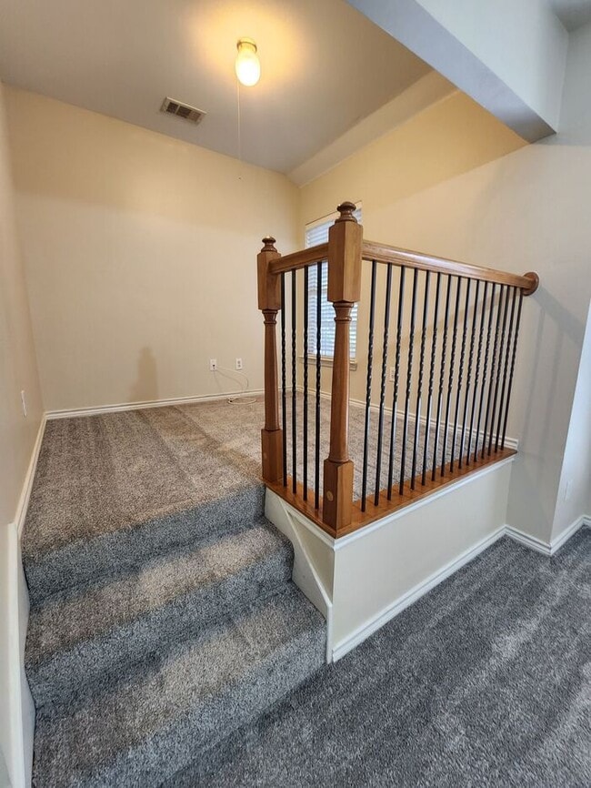 Building Photo - Gorgeous 2 story 3-bedroom 2.5-bath townhouse centrally located in Dallas Fort Worth metroplex