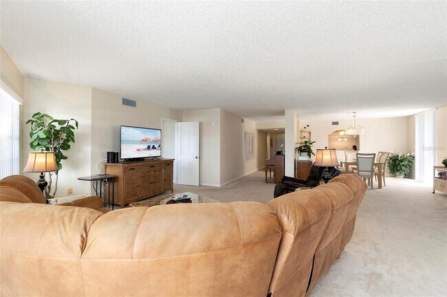 Building Photo - 6500 Sunset Way