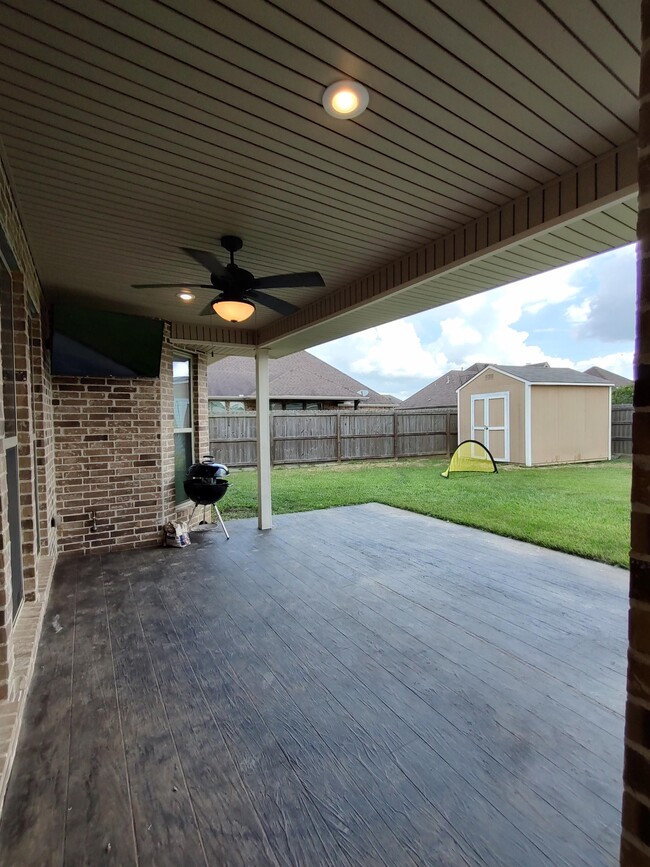 Building Photo - 6790 Woodridge Drive