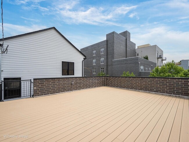 Building Photo - 846 N Ashland Ave