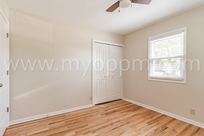 Building Photo - Pristine 4 Bedroom / 2 Bathroom Home | Wes...