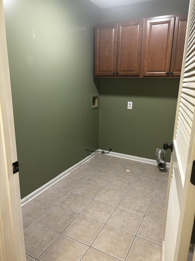 Building Photo - 8112 Cloudcroft Ln