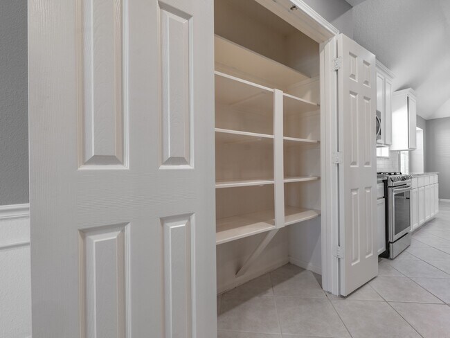 Building Photo - 12807 Village Way Dr