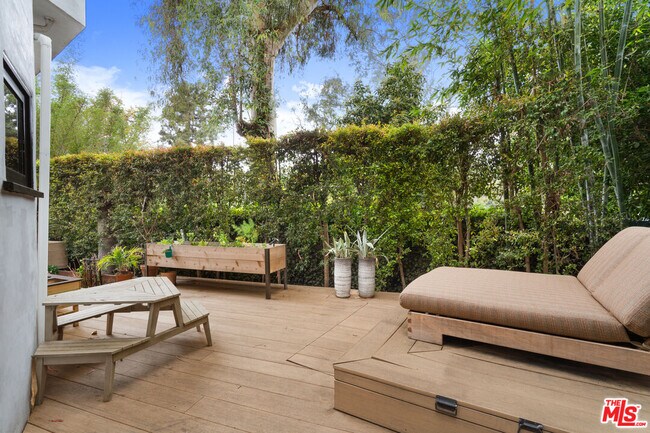 Building Photo - 2065 Watsonia Terrace