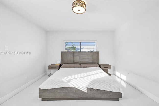 Building Photo - 1102 Meadow Lark Ave