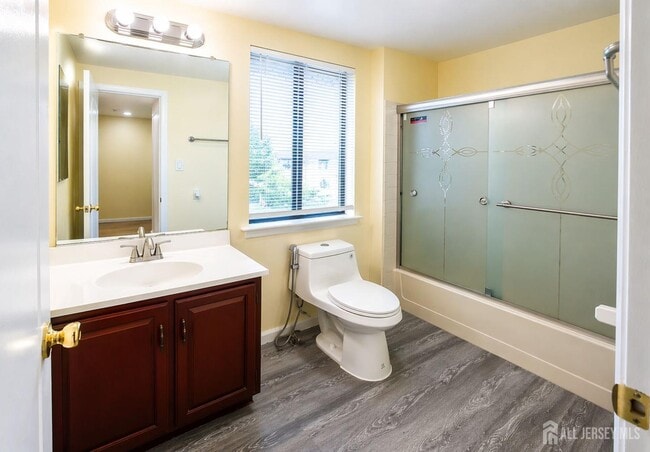 Building Photo - 101 Hampshire Dr