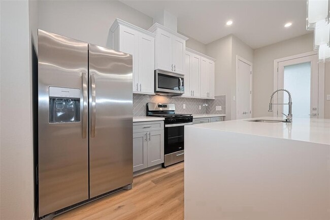 Building Photo - 8106 Esther Acres Ln