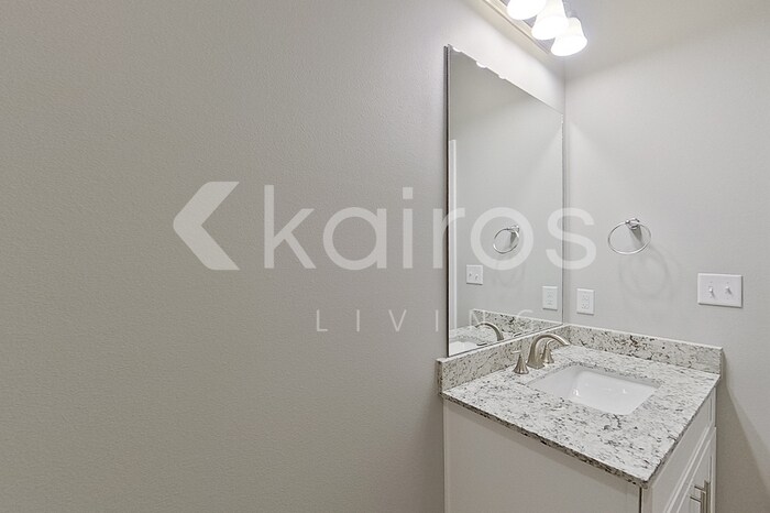 Building Photo - 13745 Pinyon Dr