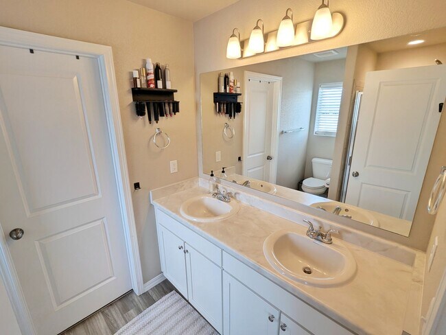 Building Photo - 7443 Gorgeted Quail Grv