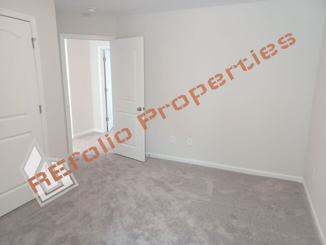 Building Photo - Beautiful 4BD 2.5BA Home w/Primary Suite o...