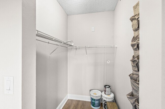 Building Photo - 1000 Scotia Dr