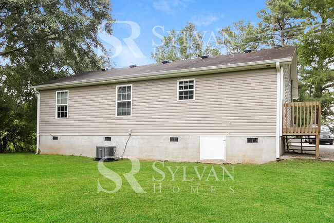 Building Photo - Enjoy the Coziness of this Darling Home