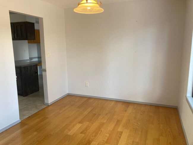 Building Photo - 405 Fir Dr