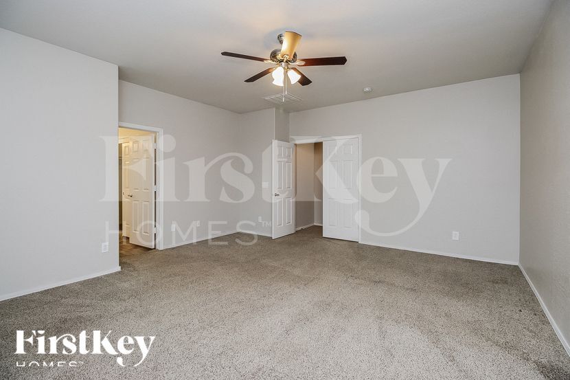 Building Photo - 8811 S 57th Ln