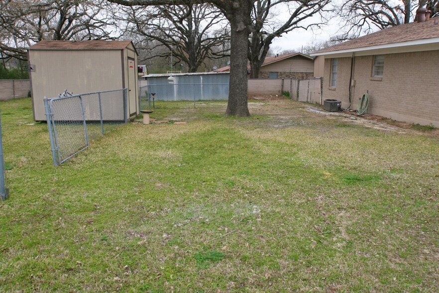 Backyard - 503 Hilliard Dr