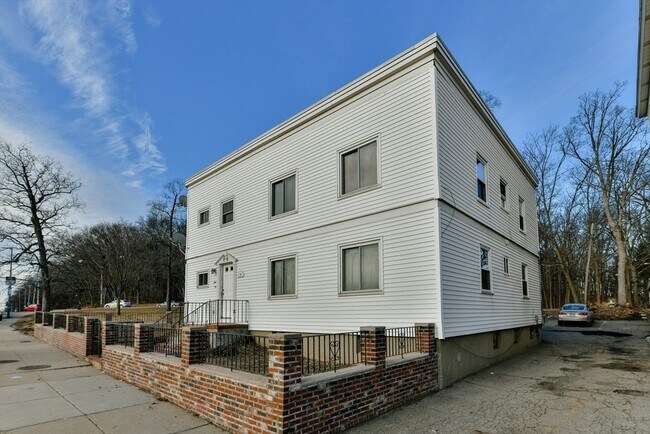 Building Photo - 4635 Washington St