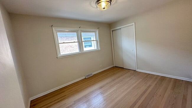 Building Photo - 7532 W Ainslie St