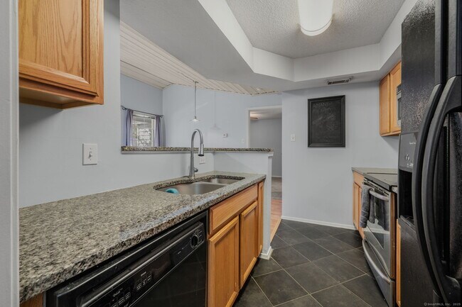 Building Photo - 33 Crown Knoll Ct