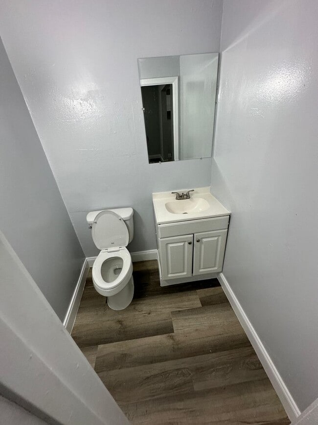 Building Photo - Fully Renovated 3/1.5 Available for Immedi...