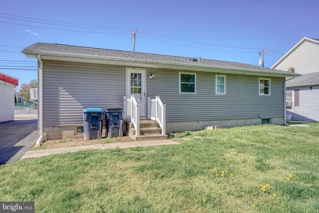 Building Photo - 206 N Main St