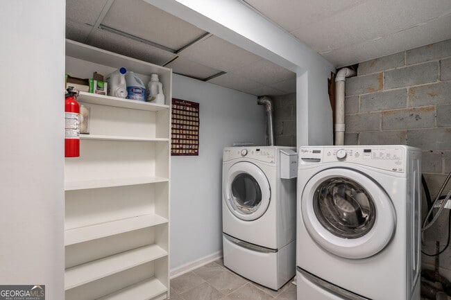 Building Photo - 1460 Valley View Rd