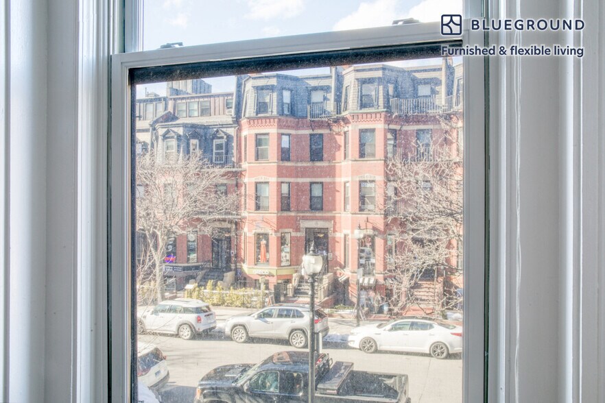Building Photo - 230 Newbury St