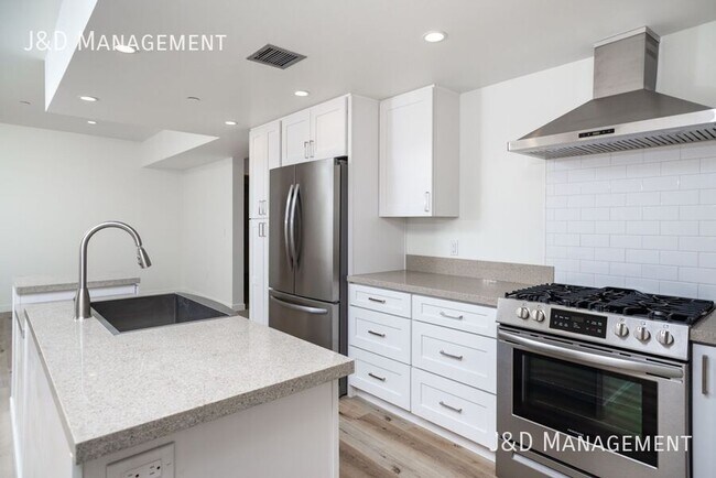 Building Photo - 3333 Reynard Way