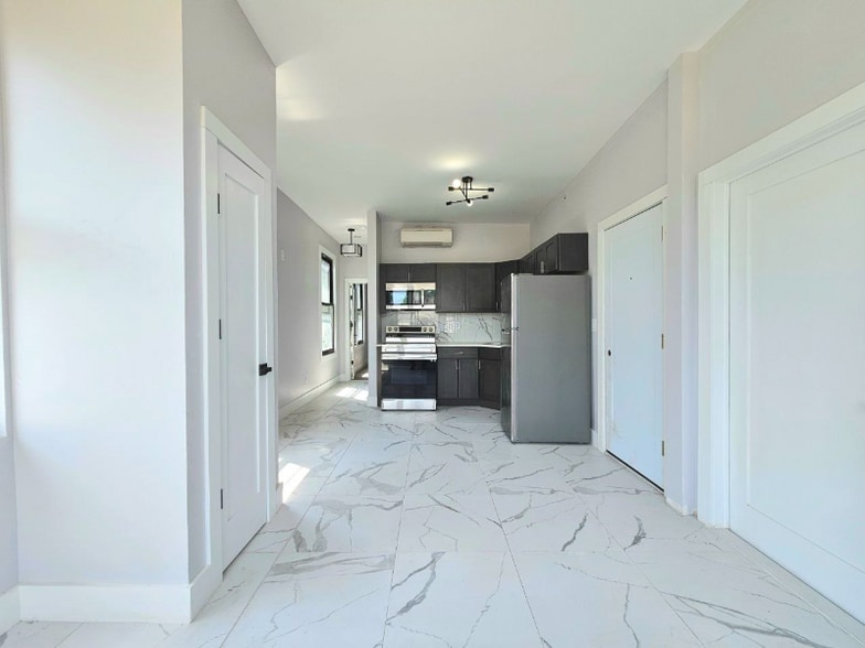 Building Photo - 226 Roseville Ave