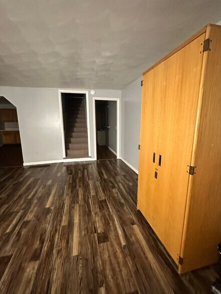 Building Photo - 5854 Hayes Rd