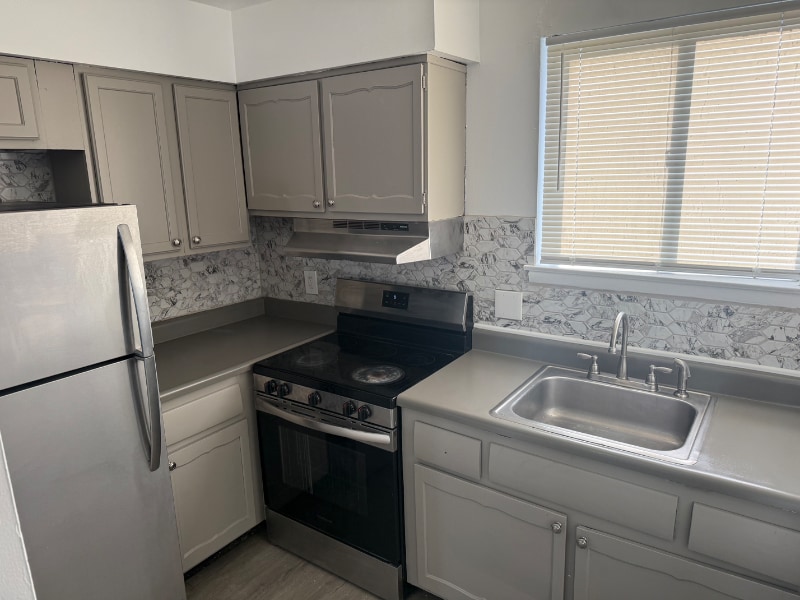 Building Photo - 800 Cedar St