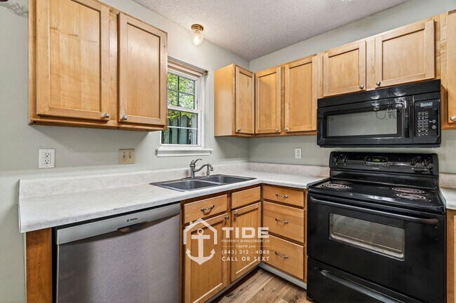 Building Photo - Coastal Convenience on James Island!