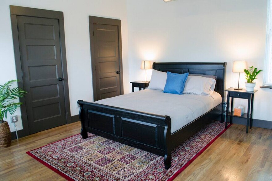 Building Photo - 1424 Pleasant St