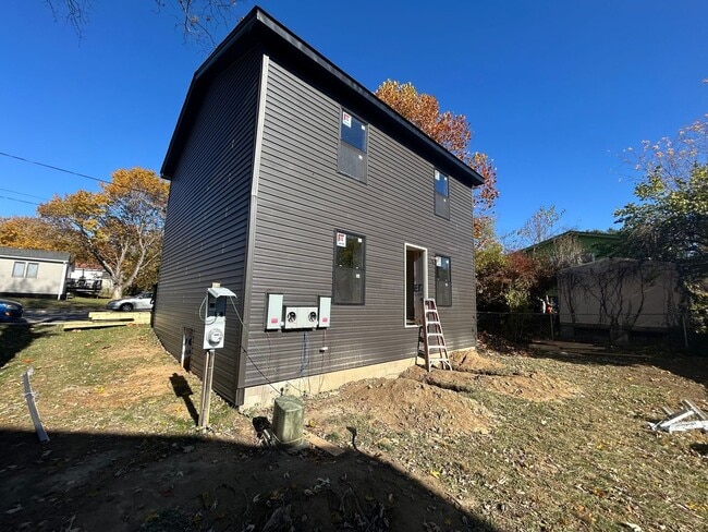 Building Photo - 105 Watson Ave