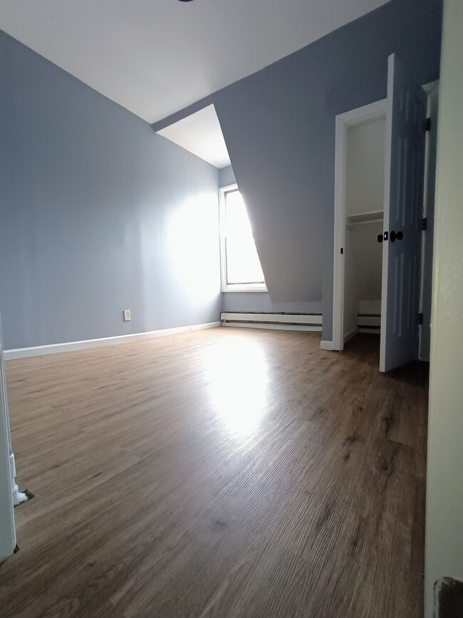 Building Photo - 166 Ridgewood Ave