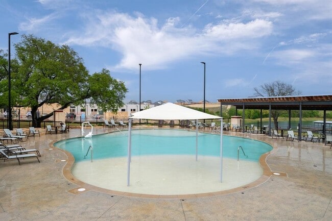 Building Photo - 236 Travis Ln