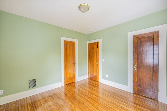 Building Photo - 54 Seminole Way