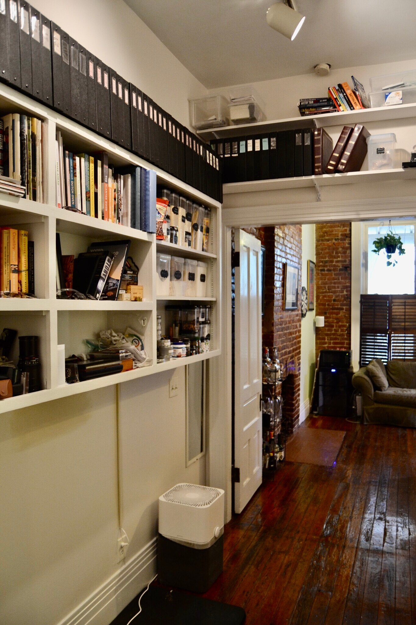 the hallway looking front - 625 7th Ave S