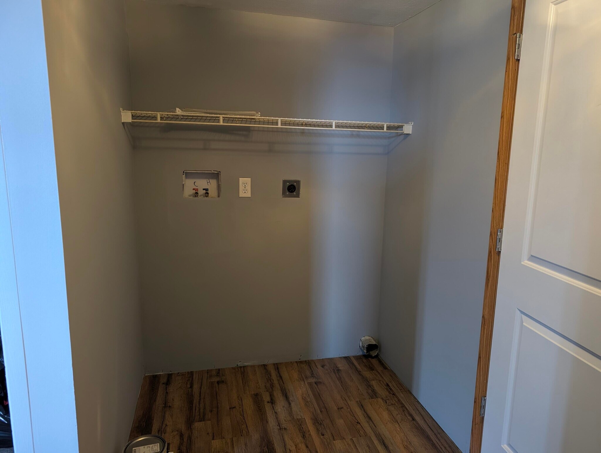 W/D hookups / mud room - 302 Jerome Ave