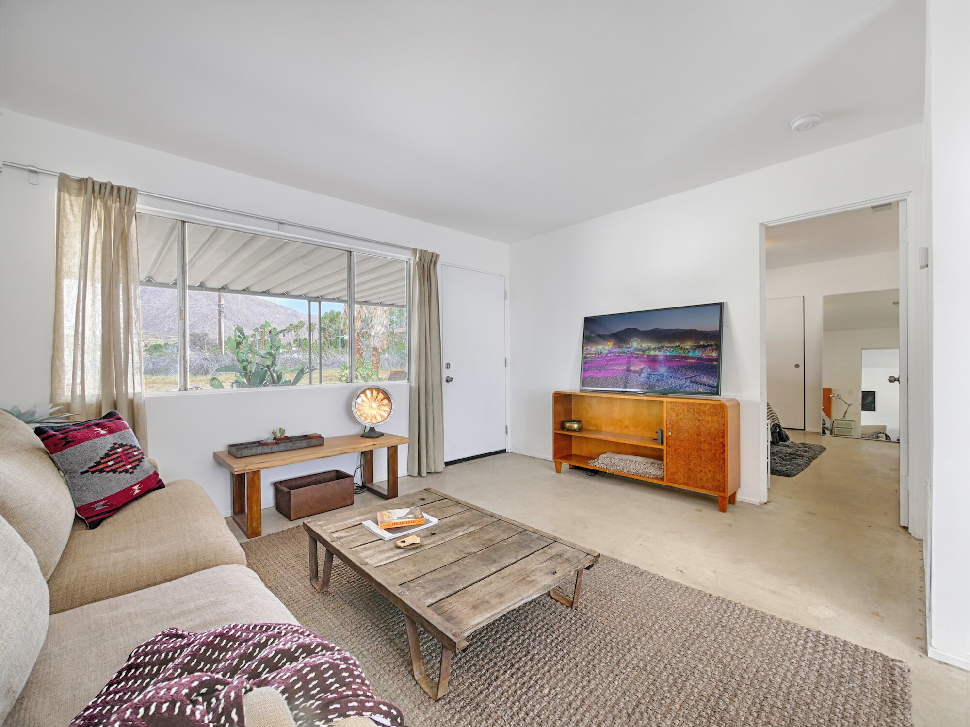 Building Photo - 277 East Racquet Club Road